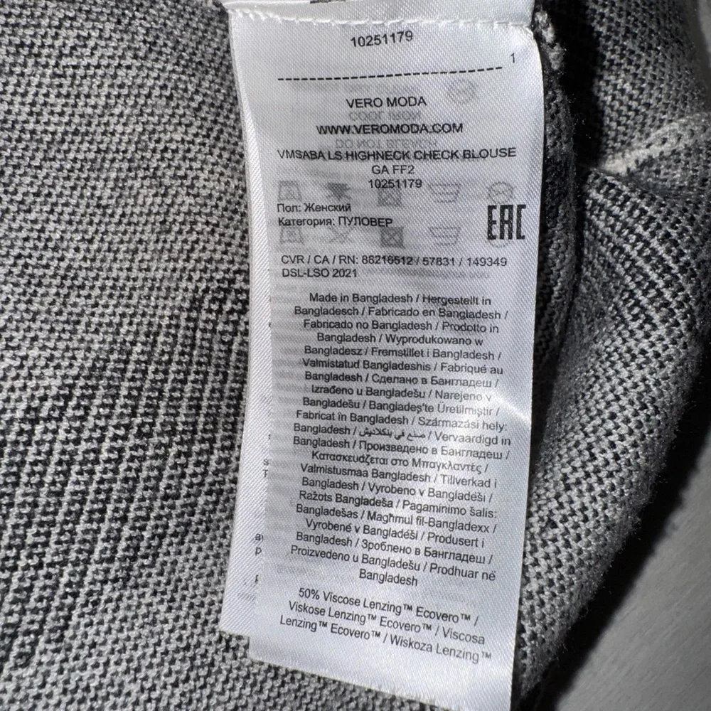 Vero Moda Women’s white and black turtle neck pullover sweater size small - Picture 6 of 8